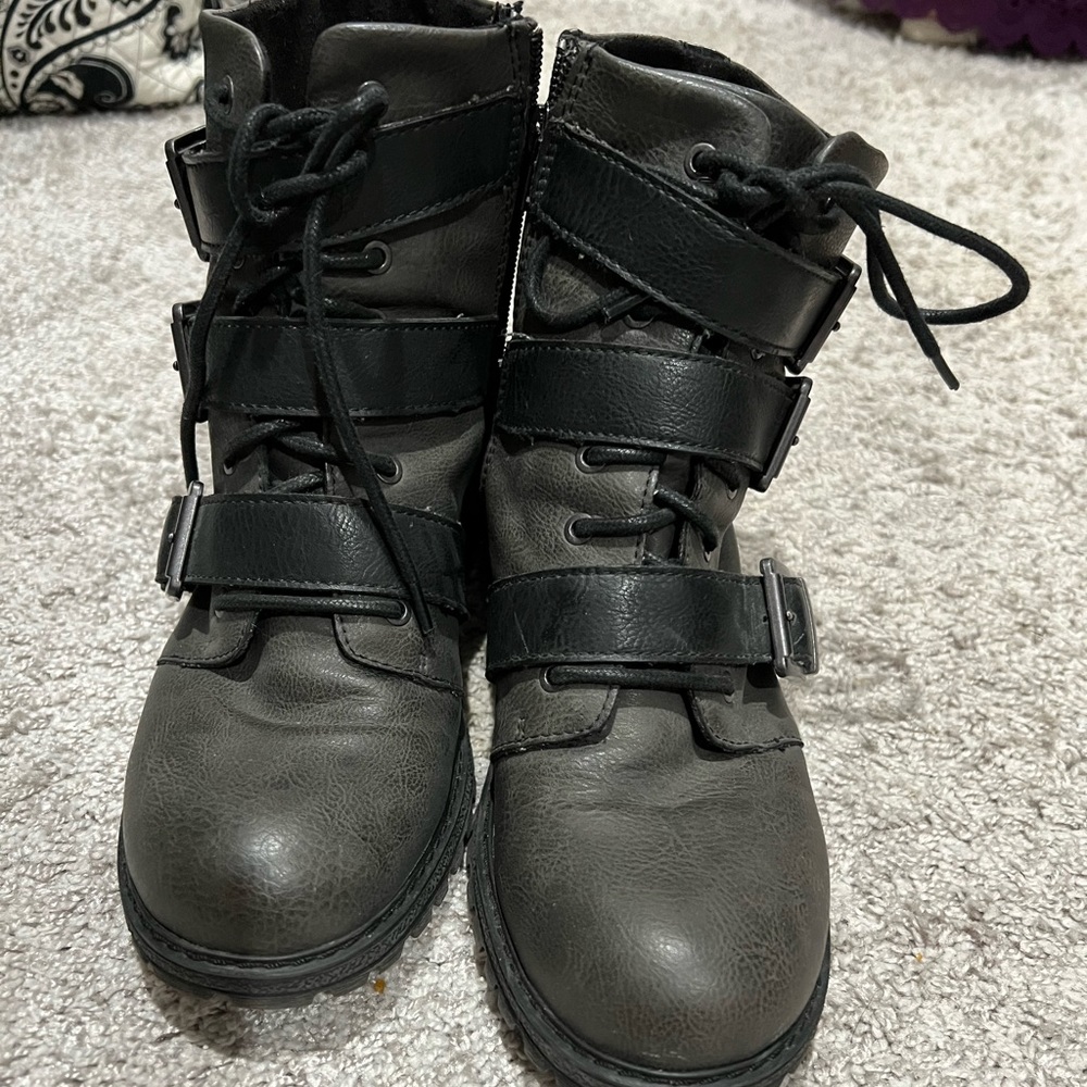 B.O.C combat boots